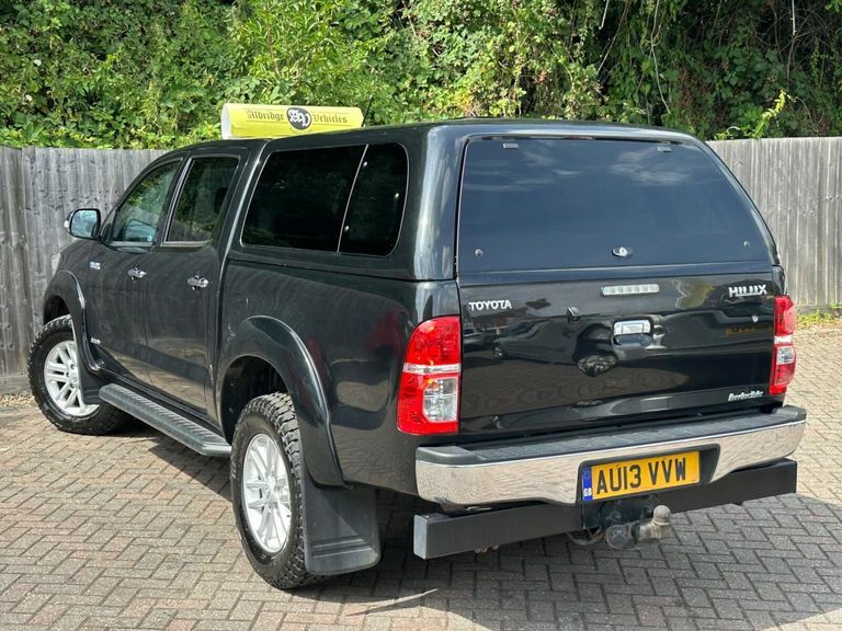 Toyota HILUX 3.0 D-4d Invincible 4Wd Black #4