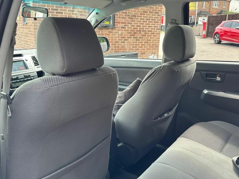 Toyota HILUX 3.0 D-4d Invincible Pickup Double Cab A Grey #24