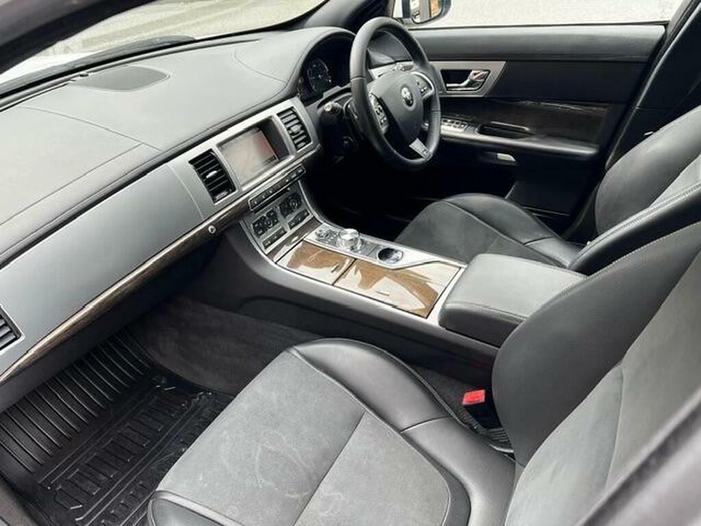 Jaguar XF 2.2D R-sport Euro 5 S S AM03ONE White #5
