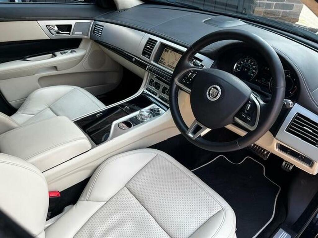 Jaguar XF Saloon Blue #7