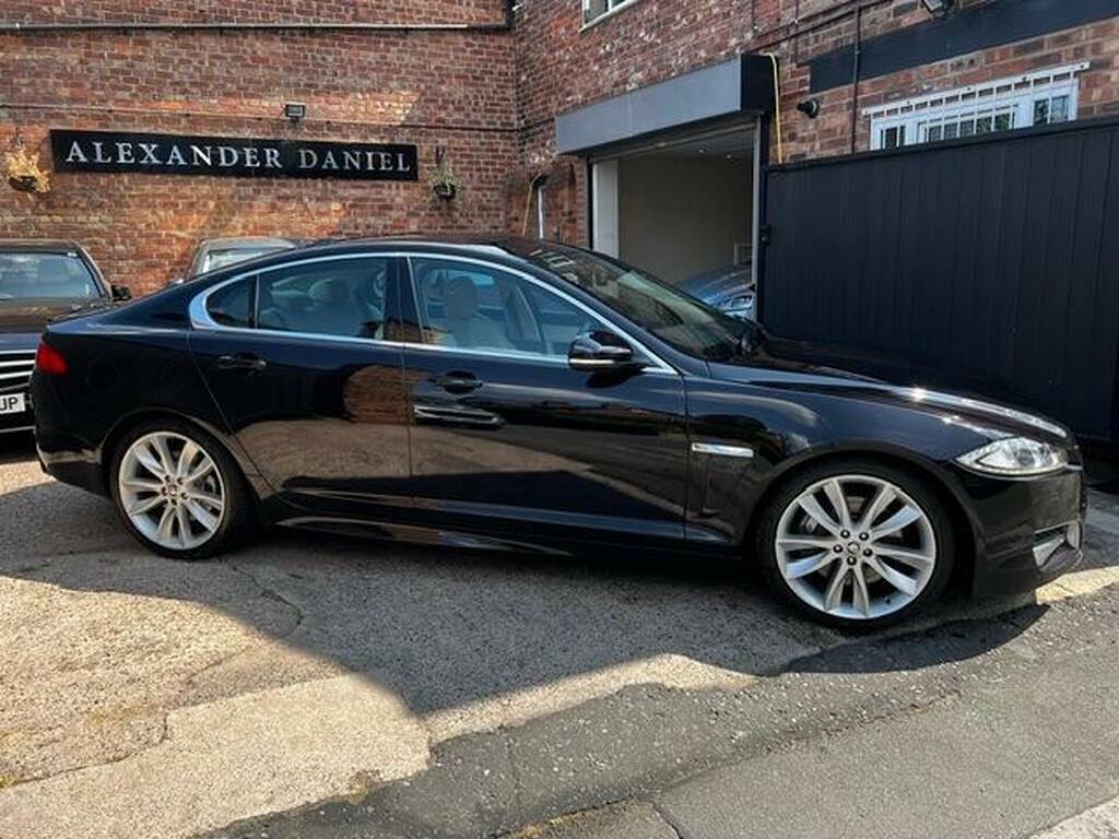 Jaguar XF Saloon Blue #30