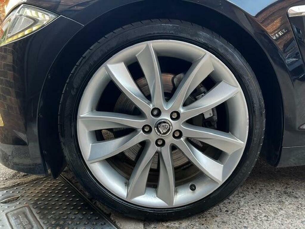 Jaguar XF Saloon Blue #40