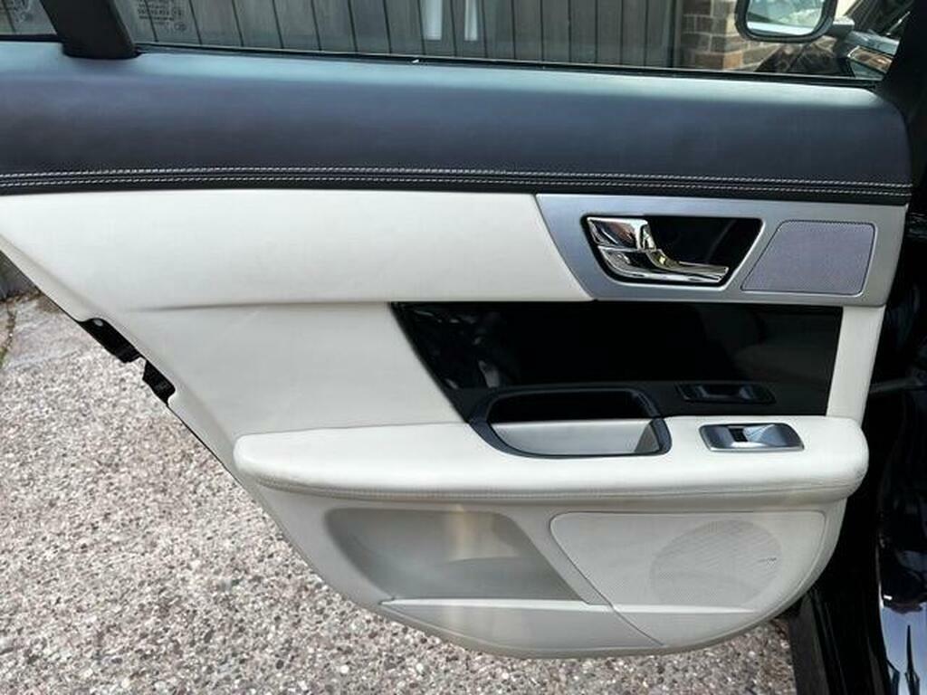 Jaguar XF Saloon Blue #16
