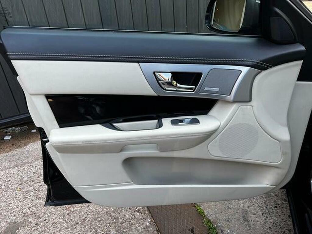 Jaguar XF Saloon Blue #15