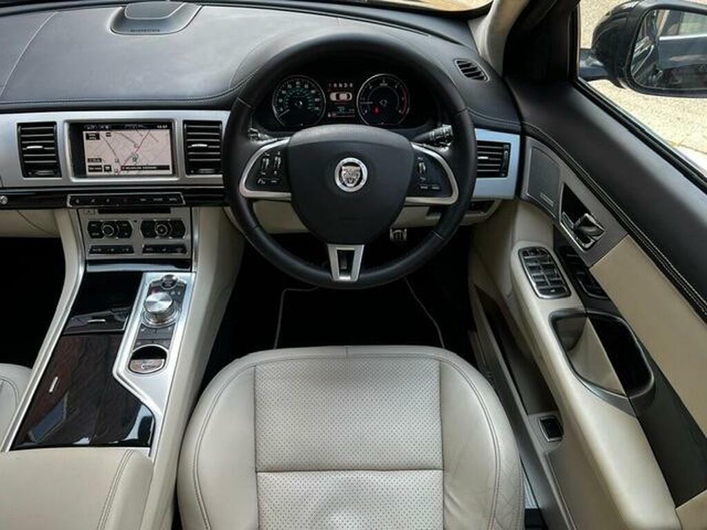 Jaguar XF Saloon Blue #9
