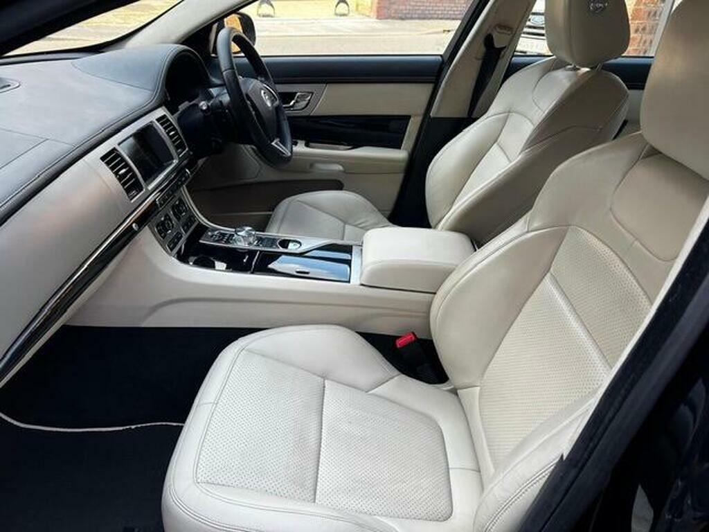 Jaguar XF 3.0D S V6 Portfolio Euro 5 Black #6