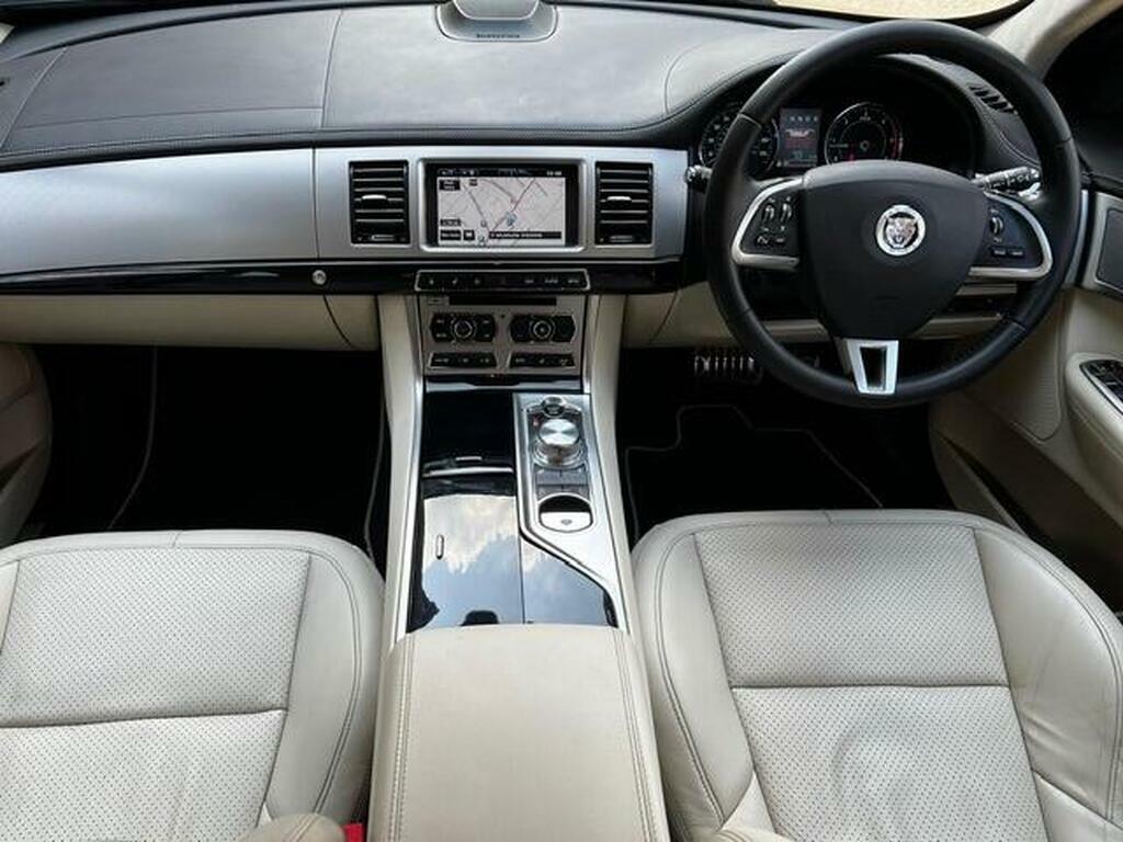Jaguar XF Saloon Blue #10