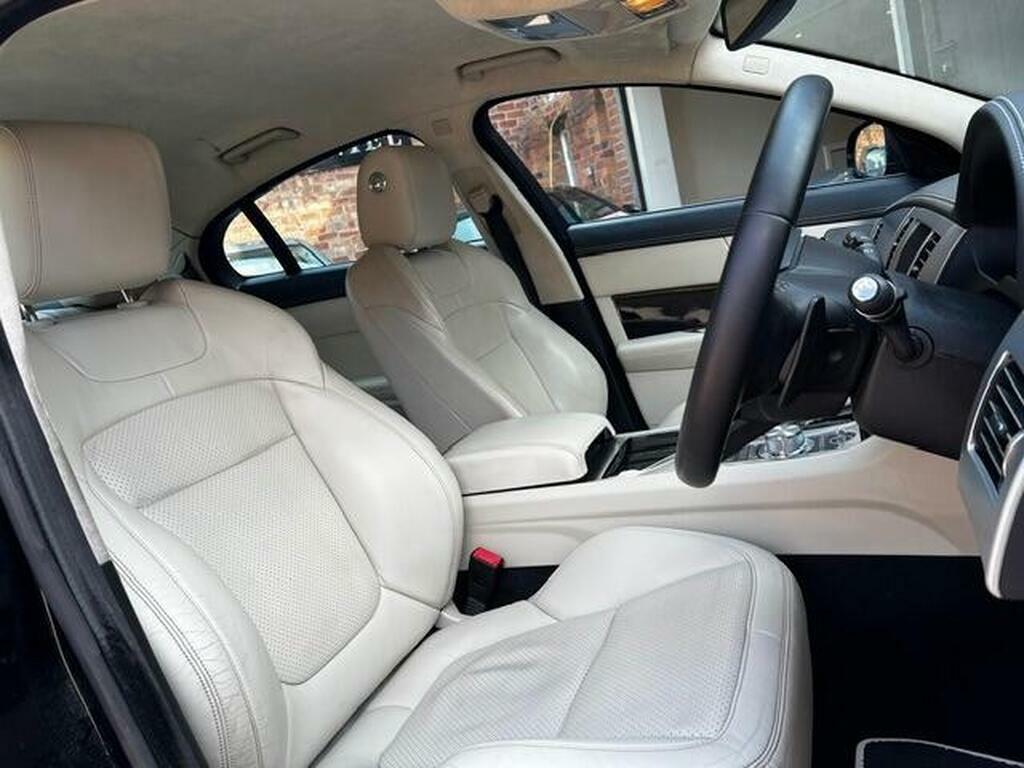 Jaguar XF Saloon Blue #8
