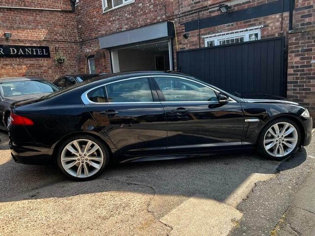 Jaguar XF Saloon Blue #25
