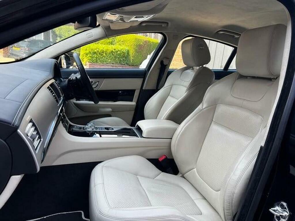 Jaguar XF 3.0D S V6 Portfolio Euro 5 Black #4