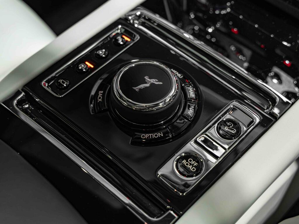 Rolls-Royce Cullinan Cullinan V12 Black #25
