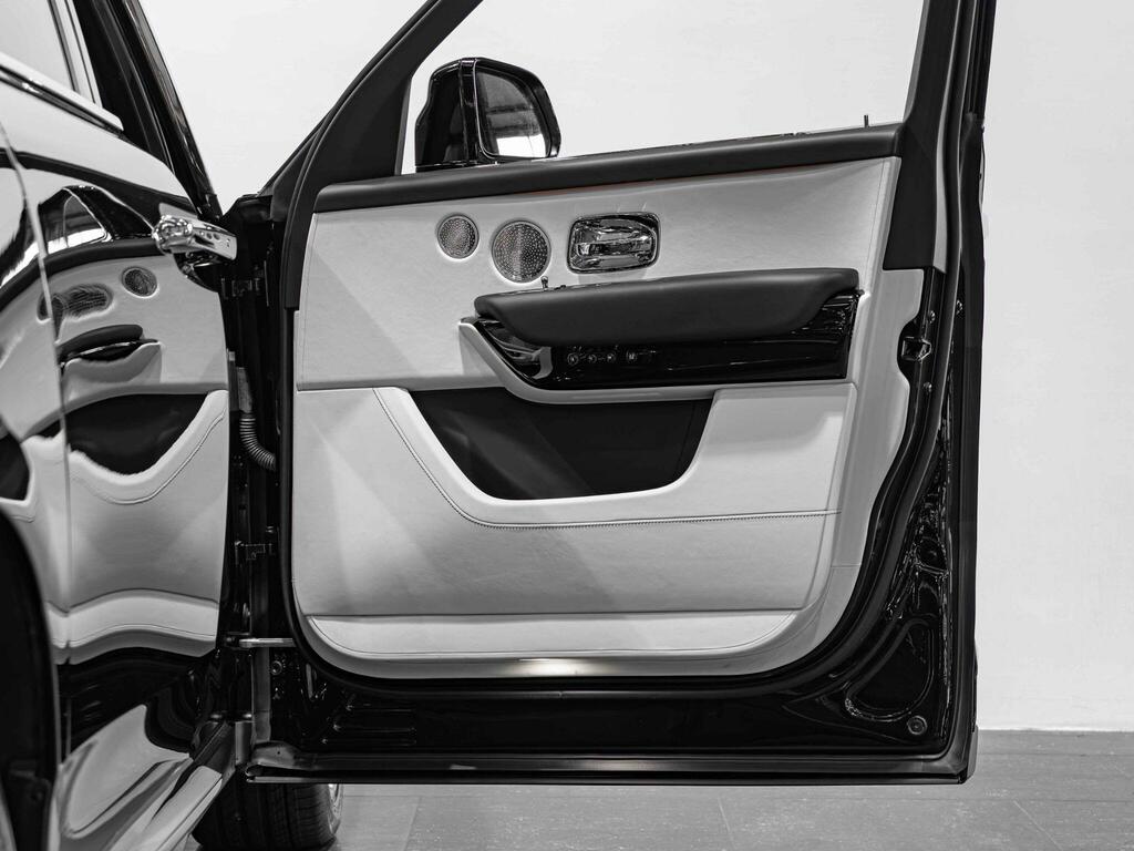 Rolls-Royce Cullinan Cullinan V12 Black #27