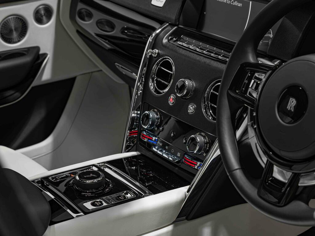 Rolls-Royce Cullinan Cullinan V12 Black #26