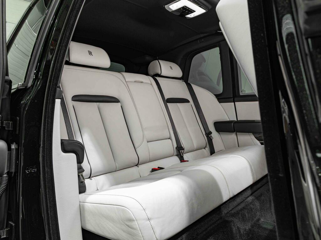 Rolls-Royce Cullinan Cullinan V12 Black #31