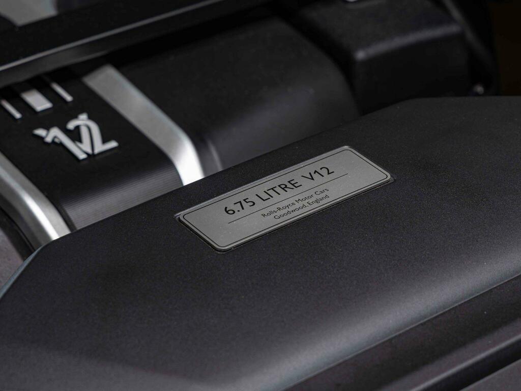 Rolls-Royce Cullinan Cullinan V12 Black #17