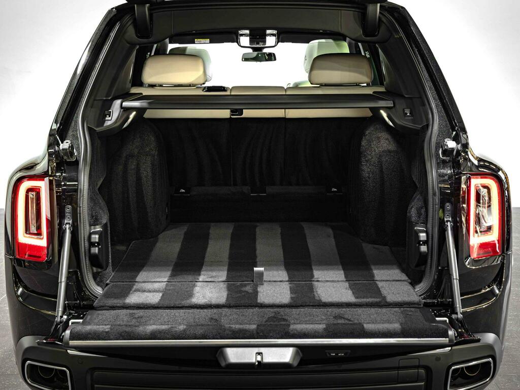 Rolls-Royce Cullinan Cullinan V12 Black #32