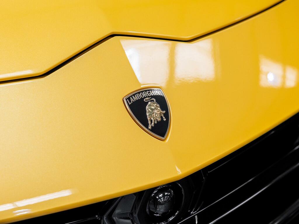 Lamborghini Urus S #24