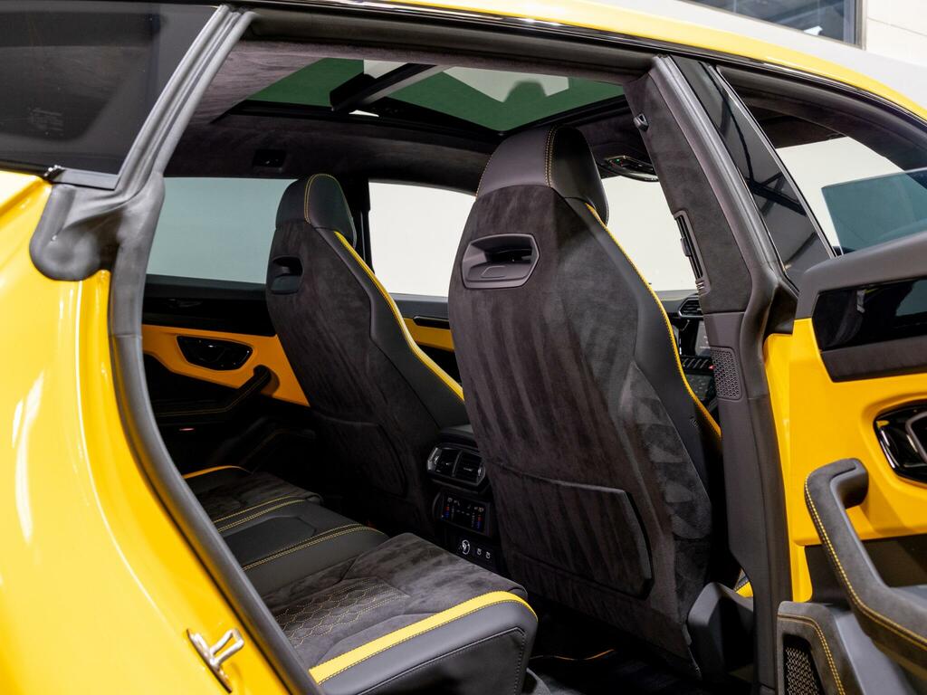 Lamborghini Urus S #33