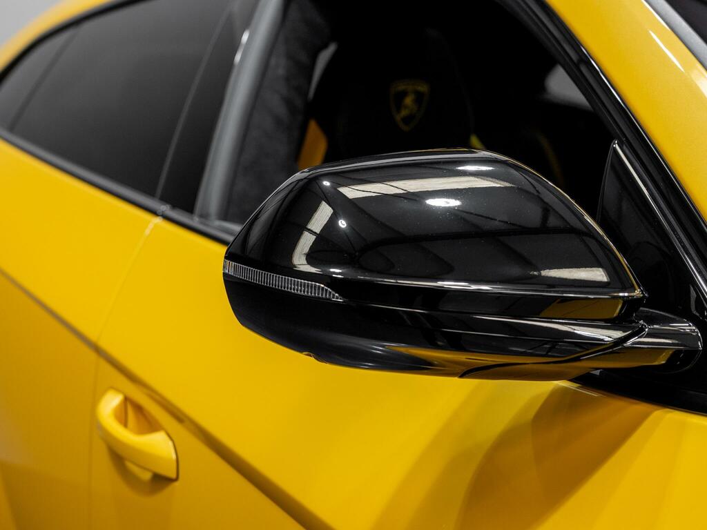 Lamborghini Urus S #25