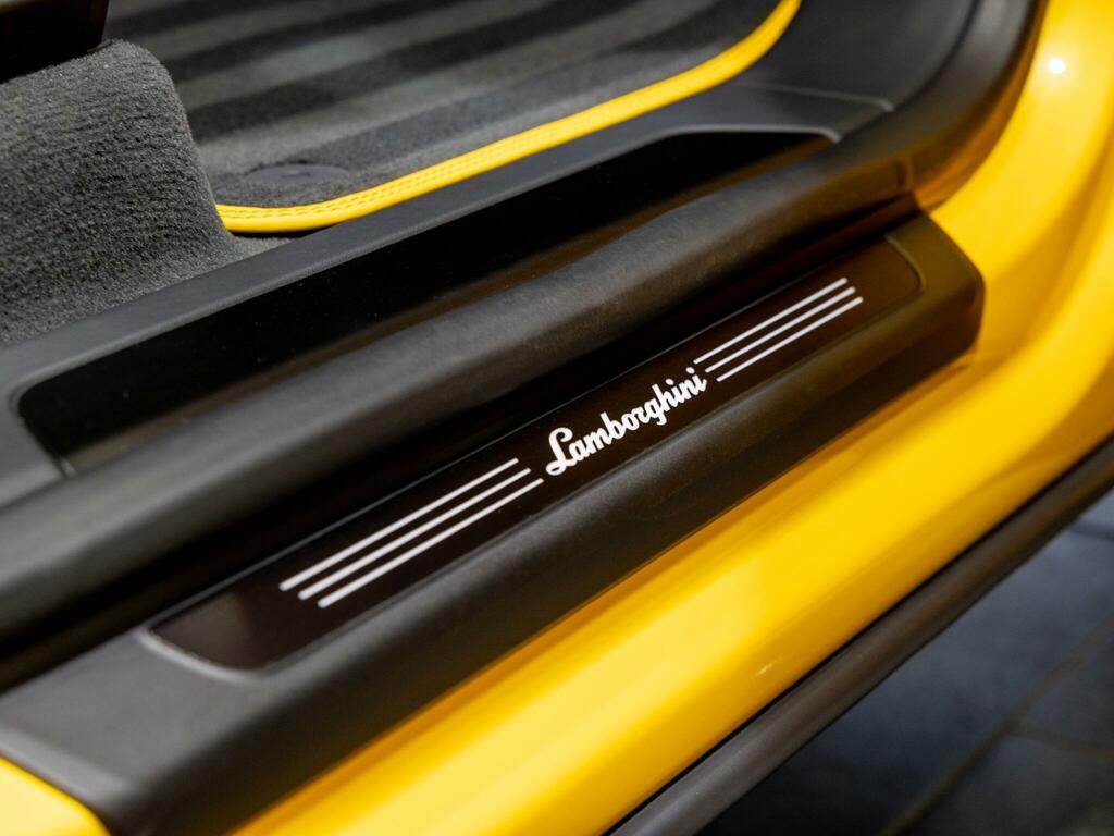 Lamborghini Urus S #19