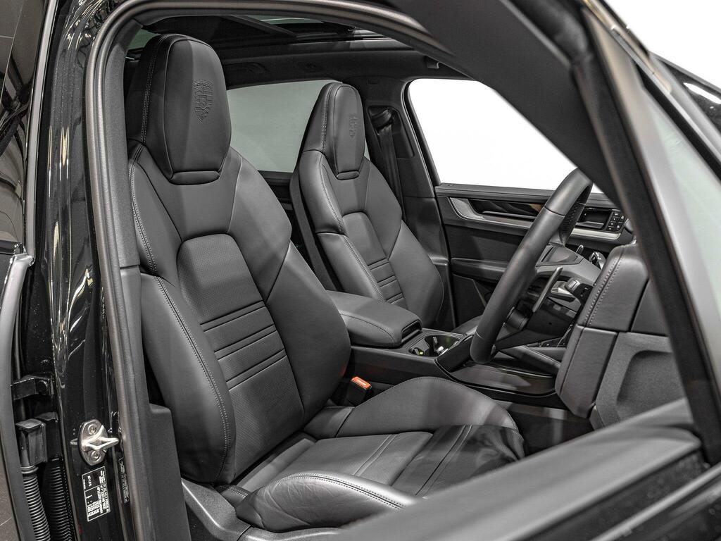 Porsche Cayenne E-hybrid Platinum Edition Tiptronic S 5 Seat Black #2