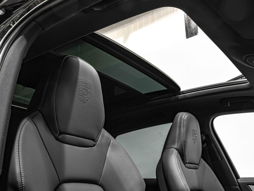 Porsche Cayenne E-hybrid Platinum Edition Tiptronic S 5 Seat Black #3