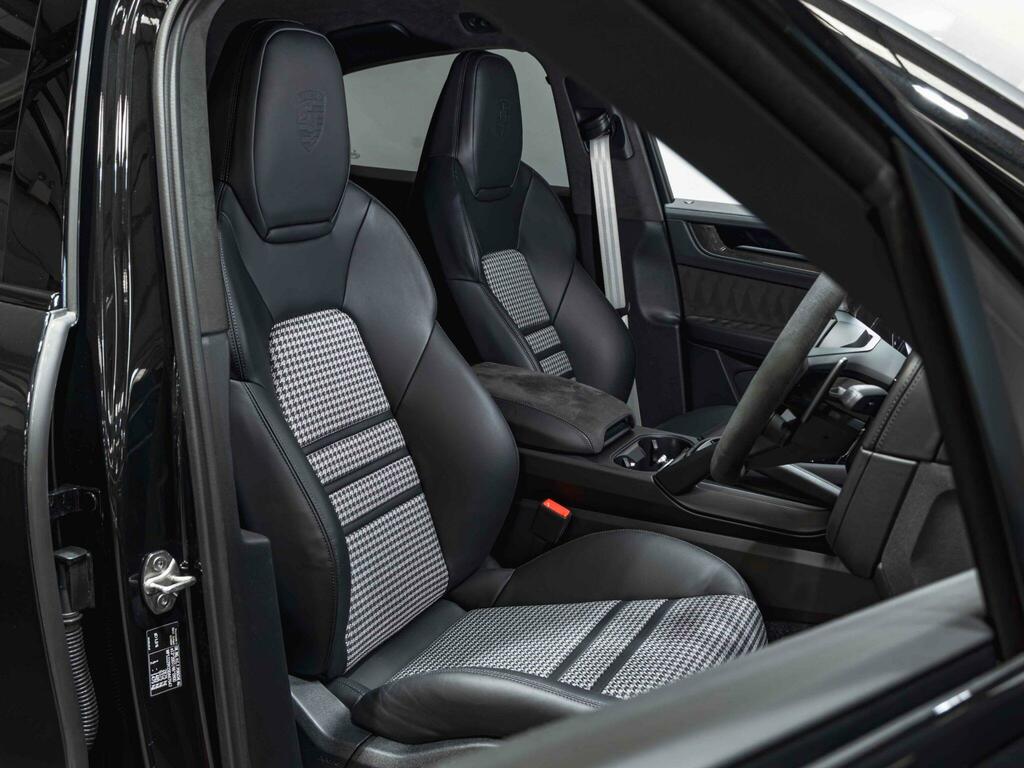 Porsche Cayenne V6 E-hybrid 25.9Kwh Tiptronics Euro 6 Red #2