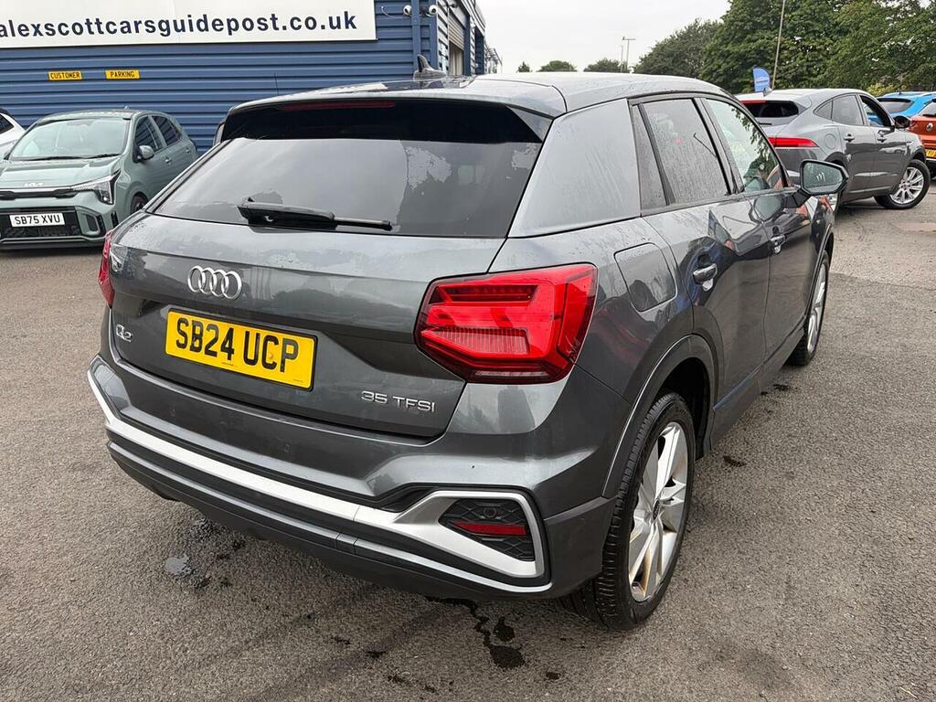 Audi Q2 Black Edition Black #4