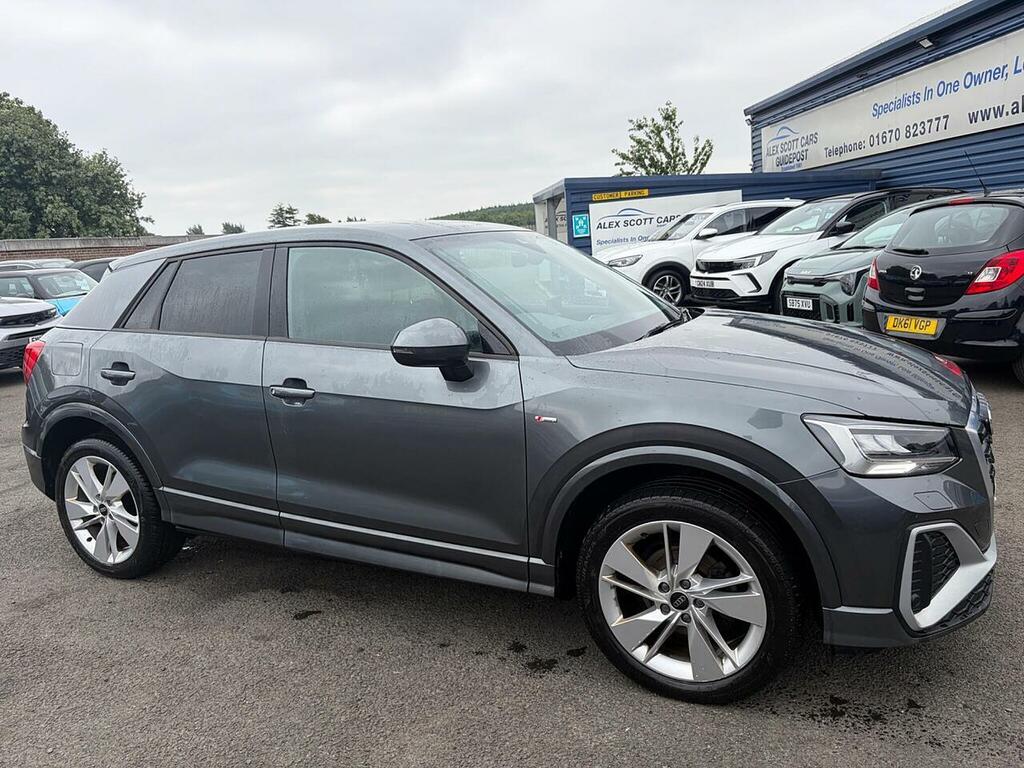 Audi Q2 Black Edition Black #2