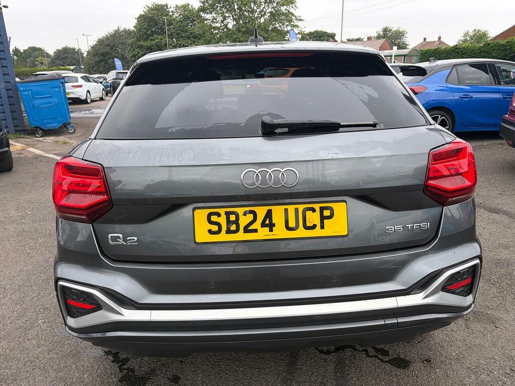 Audi Q2 Black Edition Black #5