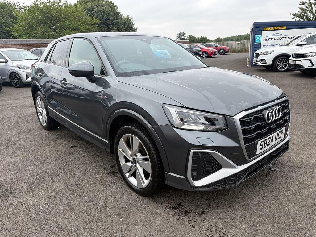 Audi Q2 Black Edition Black #1