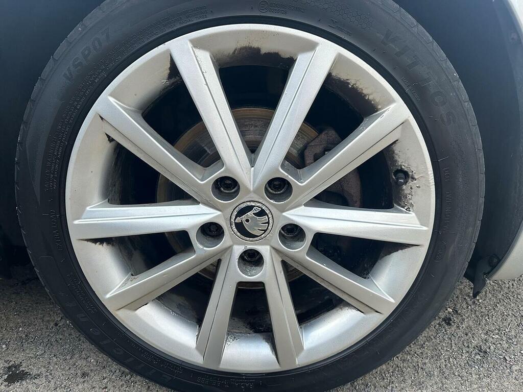 Skoda Octavia 2.0 Tdi White #10