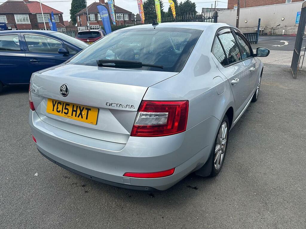 Skoda Octavia 2.0 Tdi White #7