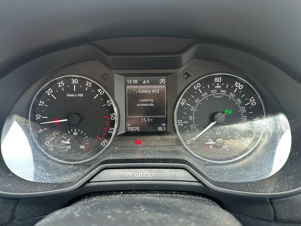 Skoda Octavia 2.0 Tdi White #11