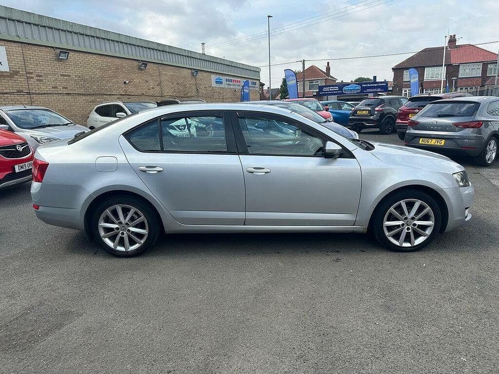 Skoda Octavia 2.0 Tdi White #9