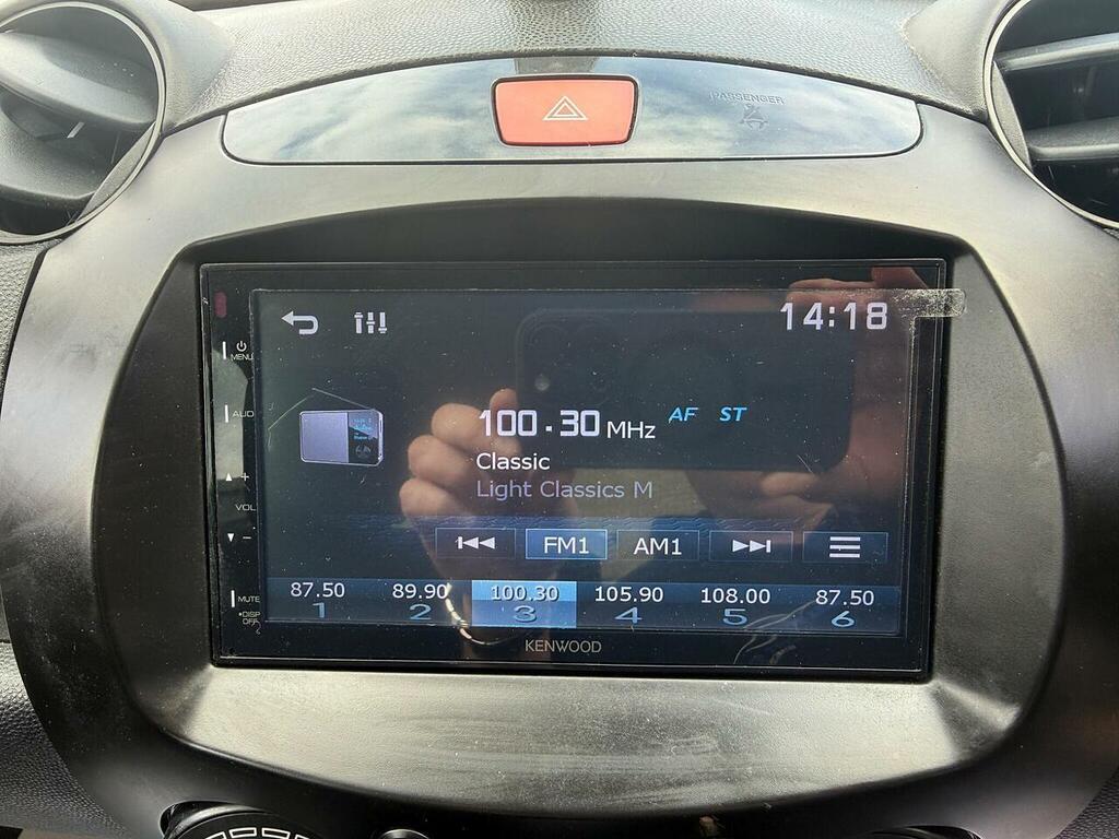 Mazda 2 1.3 Sport Venture Edition Only 11800 Miles Red #14