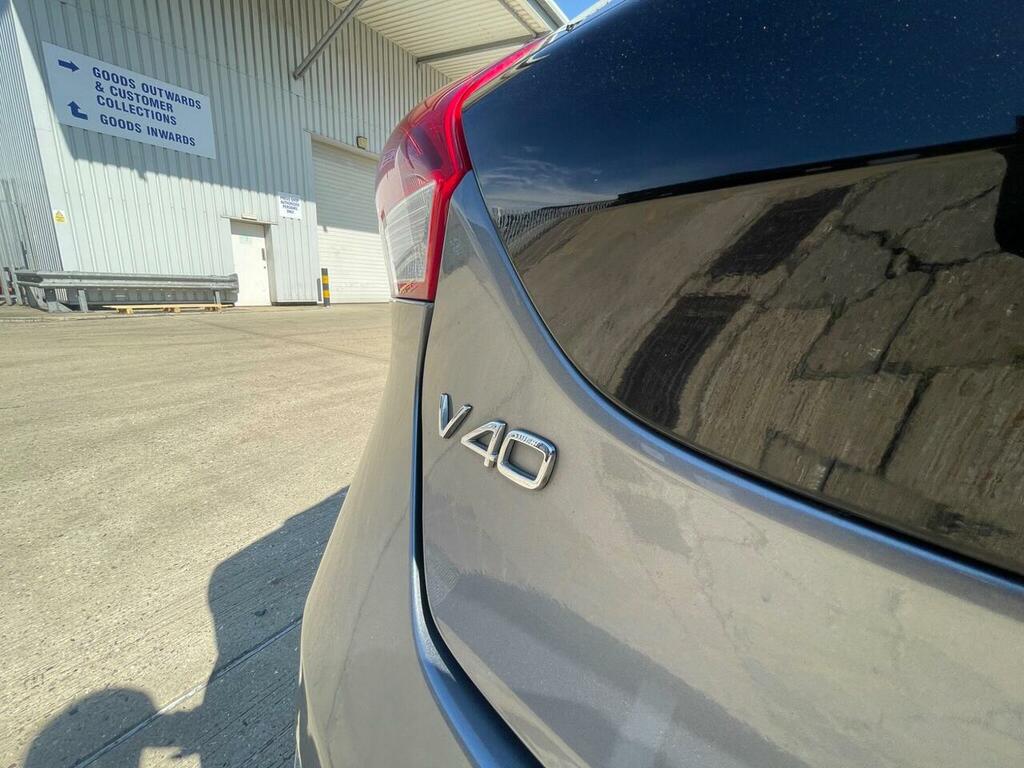 Volvo V40 2.0 D4 Se Nav Geartronic Euro 6 Ss Red #28