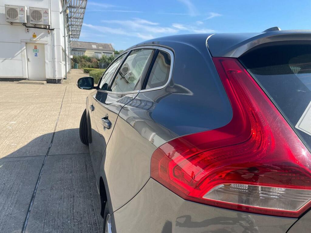Volvo V40 2.0 D4 Se Nav Geartronic Euro 6 Ss Red #30
