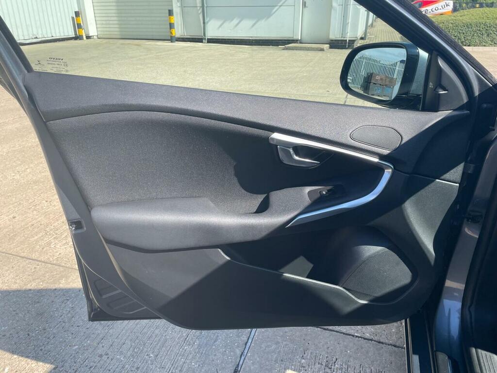 Volvo V40 2.0 D4 Se Nav Geartronic Euro 6 Ss Red #40
