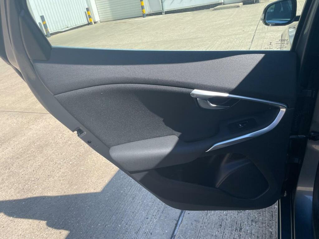 Volvo V40 2.0 D4 Se Nav Geartronic Euro 6 Ss Red #42