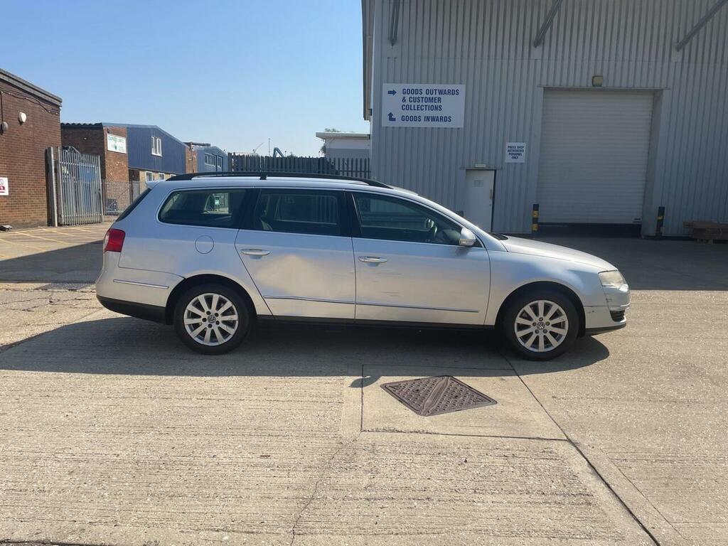 Volkswagen Passat Estate 2.0 Tdi Sel Euro 4 200808 Black #3