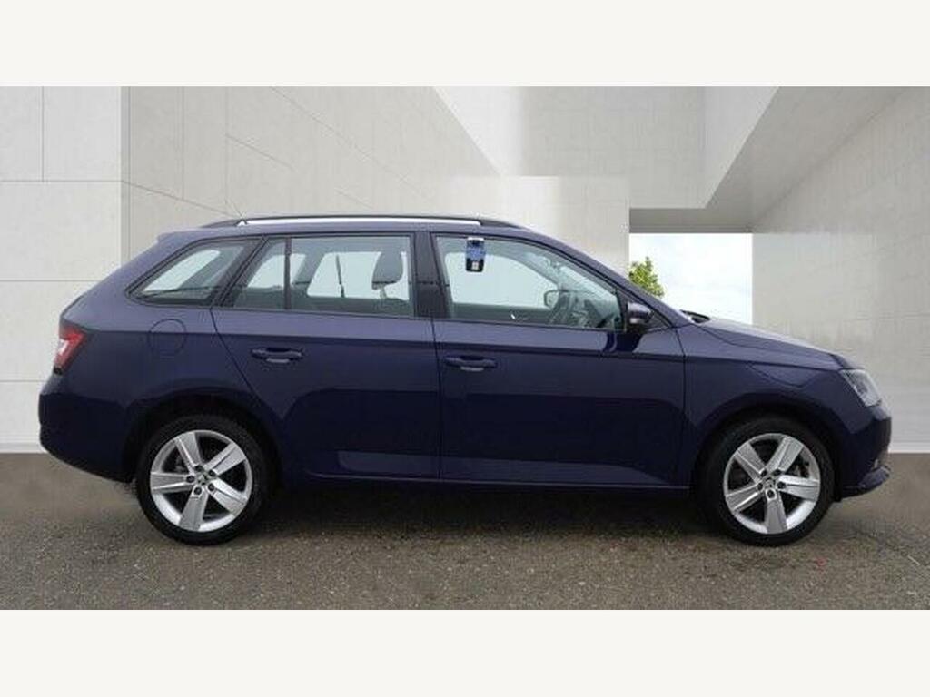 Skoda Fabia Petrol #3