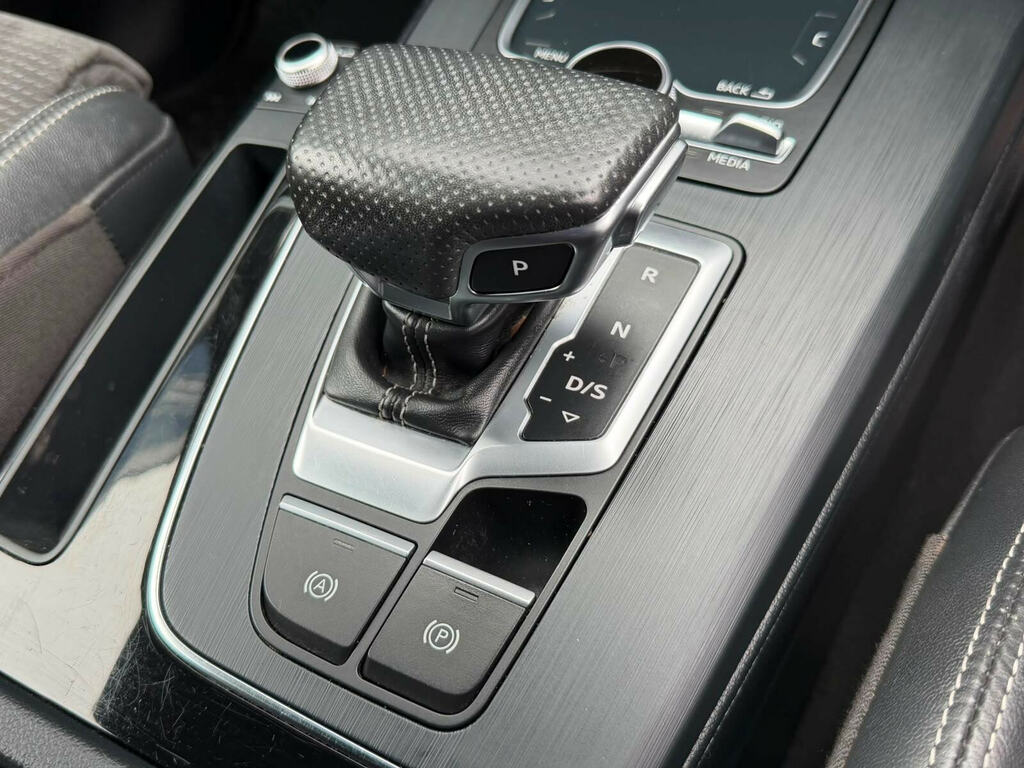 Audi Q5  Black #15