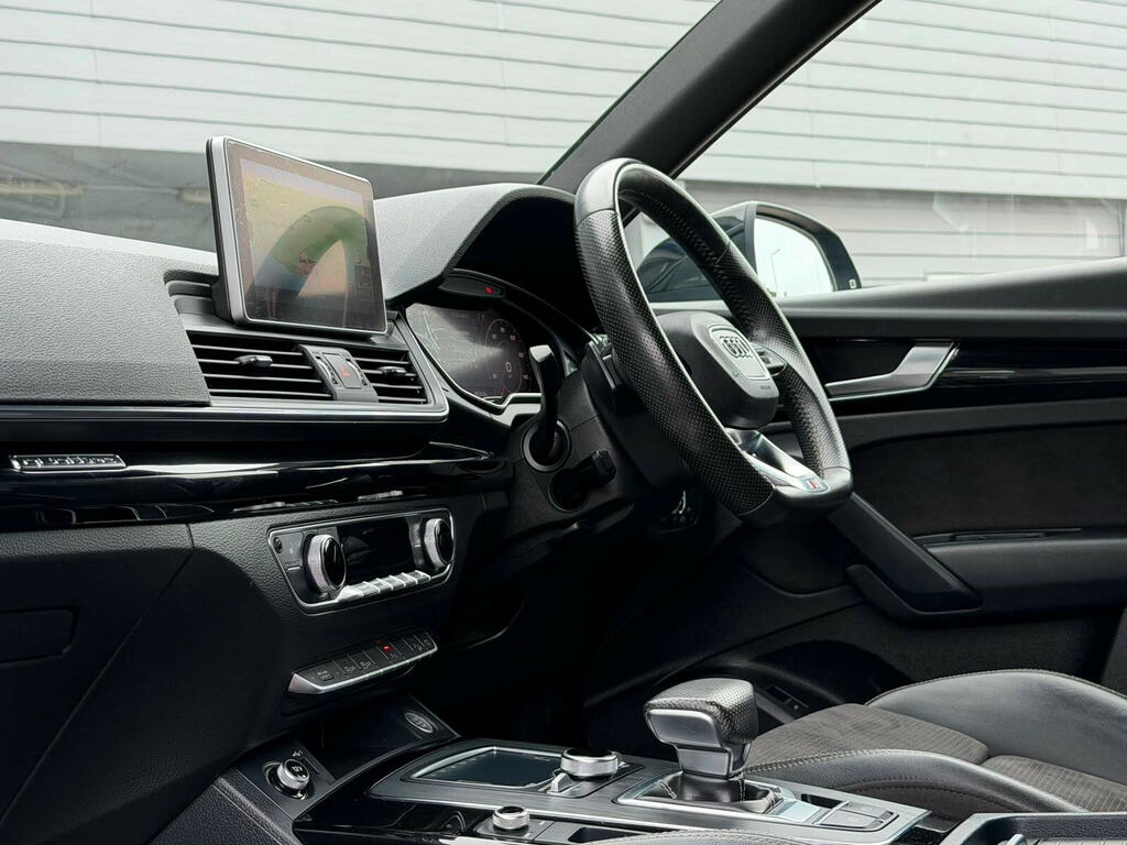 Audi Q5  Black #16