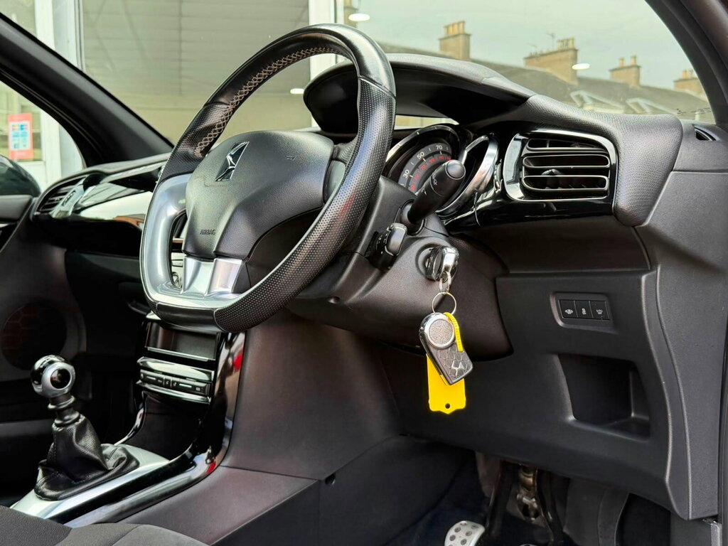 DS DS 3 1.2 Puretech Connected Chic 80 Bhp Black #16