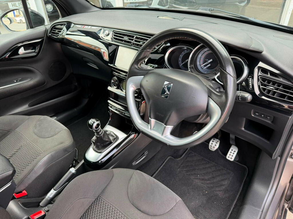 DS DS 3 1.2 Puretech Connected Chic 80 Bhp Black #35