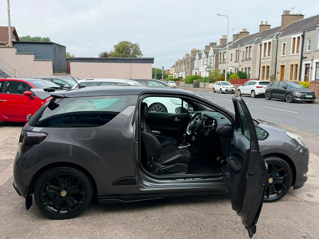 DS DS 3 1.2 Puretech Connected Chic 80 Bhp Black #9