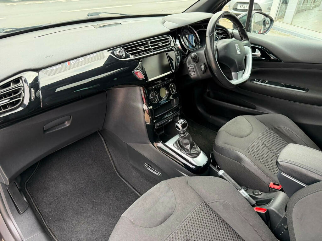 DS DS 3 1.2 Puretech Connected Chic 80 Bhp Black #17