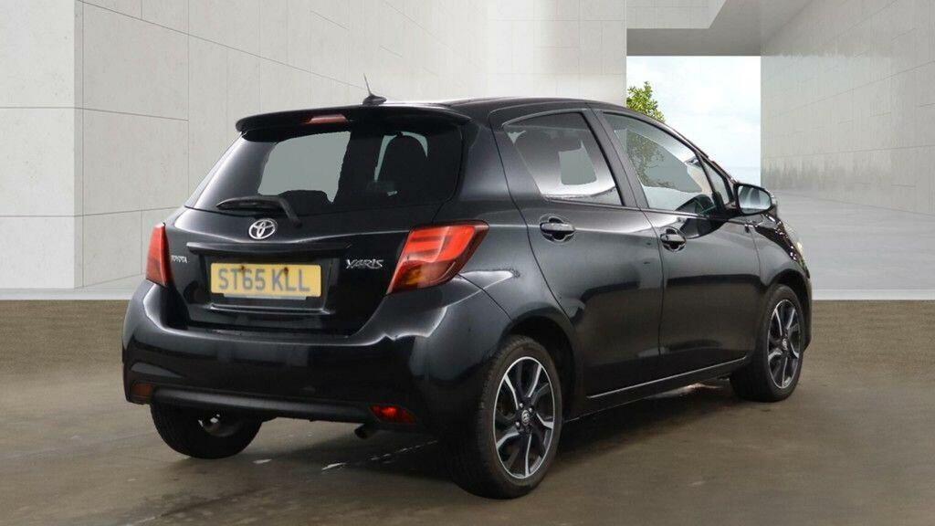 Toyota Yaris Hatchback 1.33 Dual Vvt-i Sport Euro 5 Euro 5 ST65KLL Black #4
