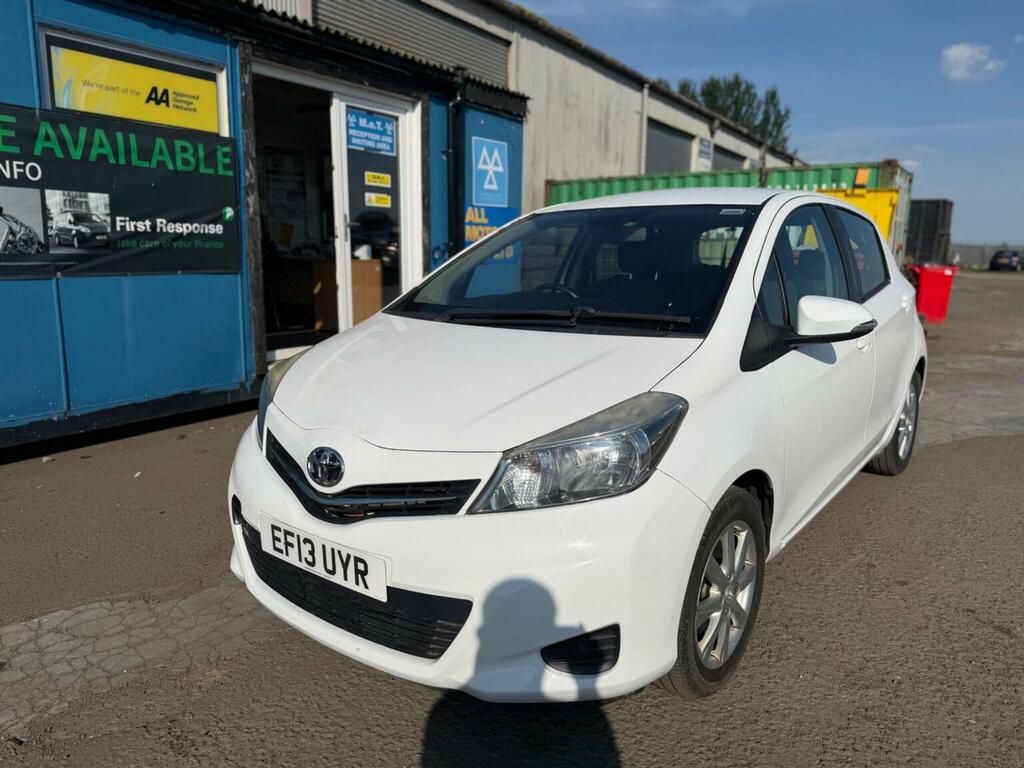 Toyota Yaris Hatchback 1.33 Dual Vvt-i Tr Euro 5 201313 White #6
